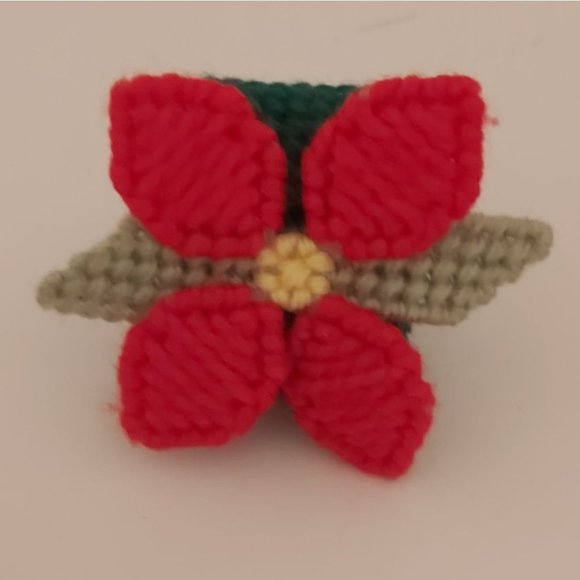 Handmade Poinsettia Napkin Rings Plastic Canvas Set of 11 - Picture 3 of 8